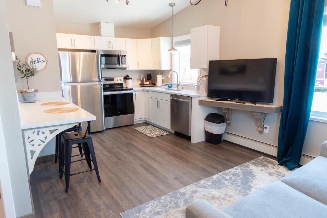 Colony Motel 4*